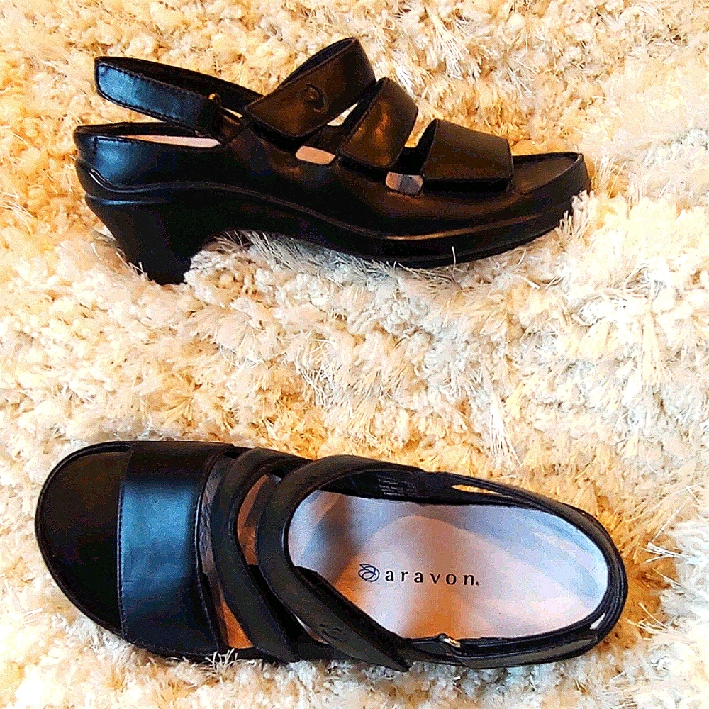Aravon Keri Adjustable Black Leather Sandal